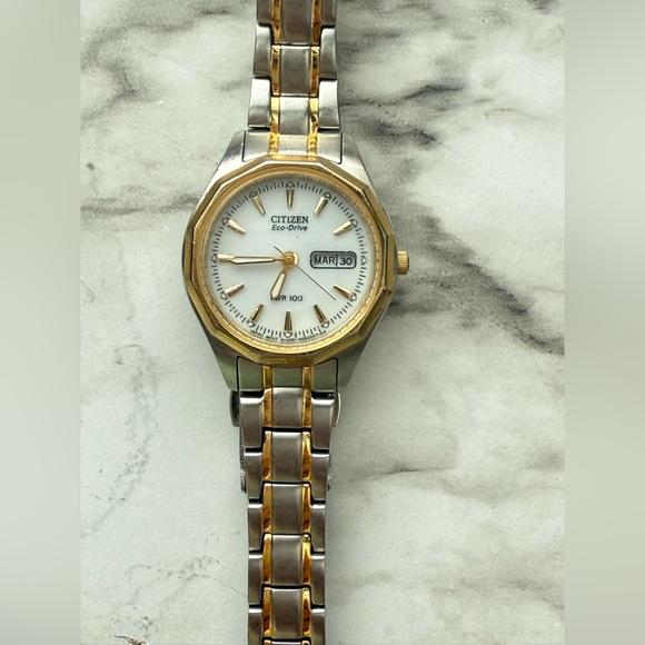 Citizen Corso Eco-Drive Gold Silver Dual tone Watch Date Time Water Resistant - Picture 2 of 7